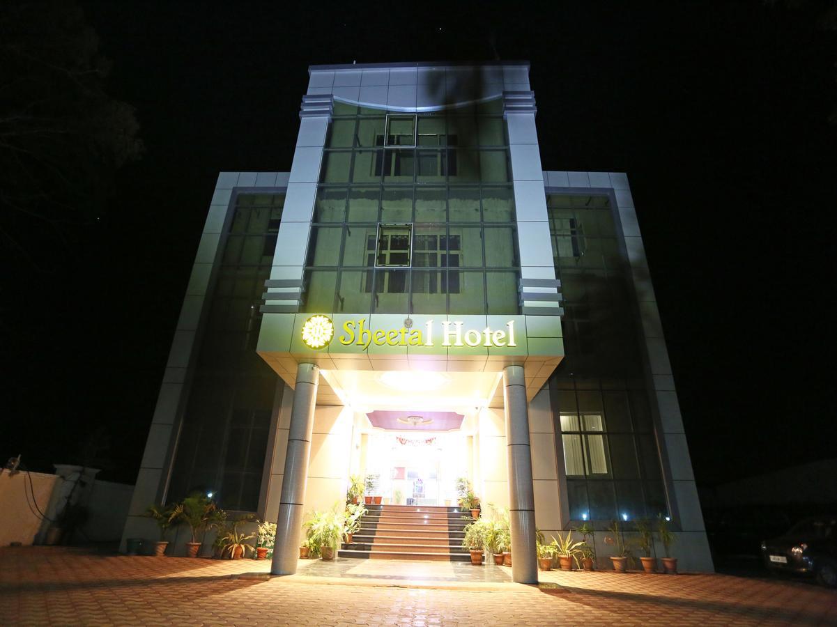 Oyo 4635 Sheetal Hotel Haldwāni Zewnętrze zdjęcie