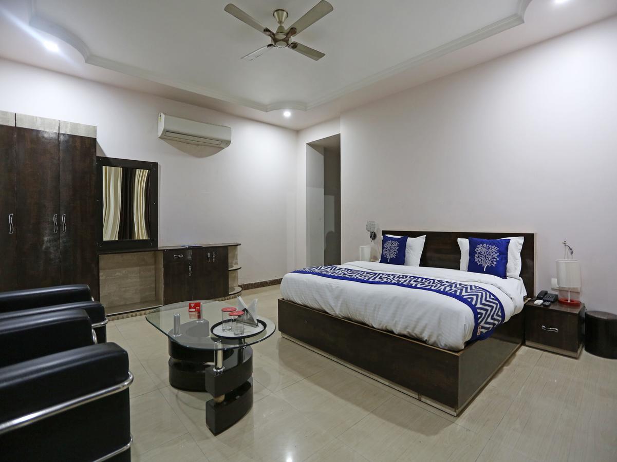 Oyo 4635 Sheetal Hotel Haldwāni Zewnętrze zdjęcie