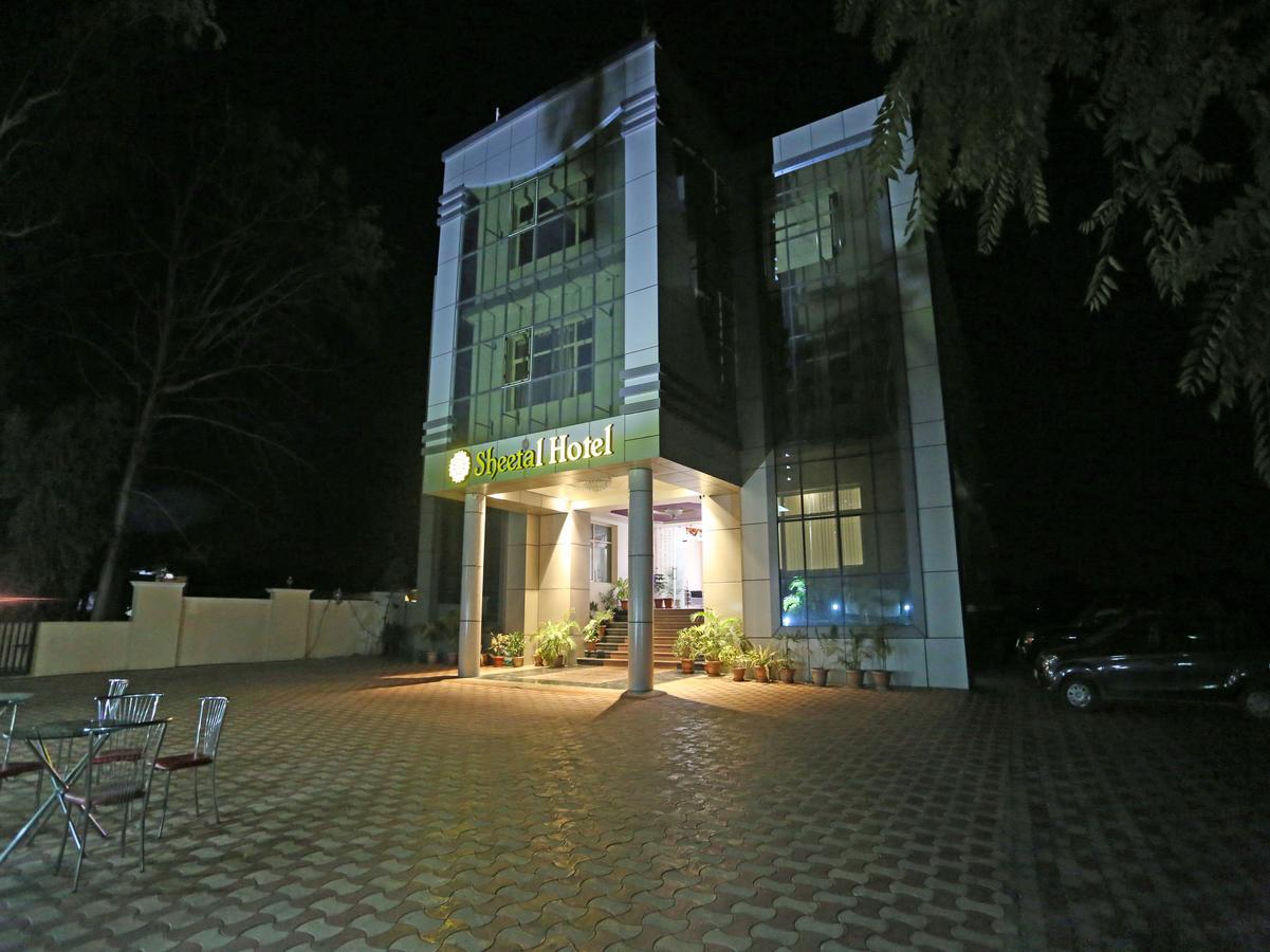 Oyo 4635 Sheetal Hotel Haldwāni Zewnętrze zdjęcie
