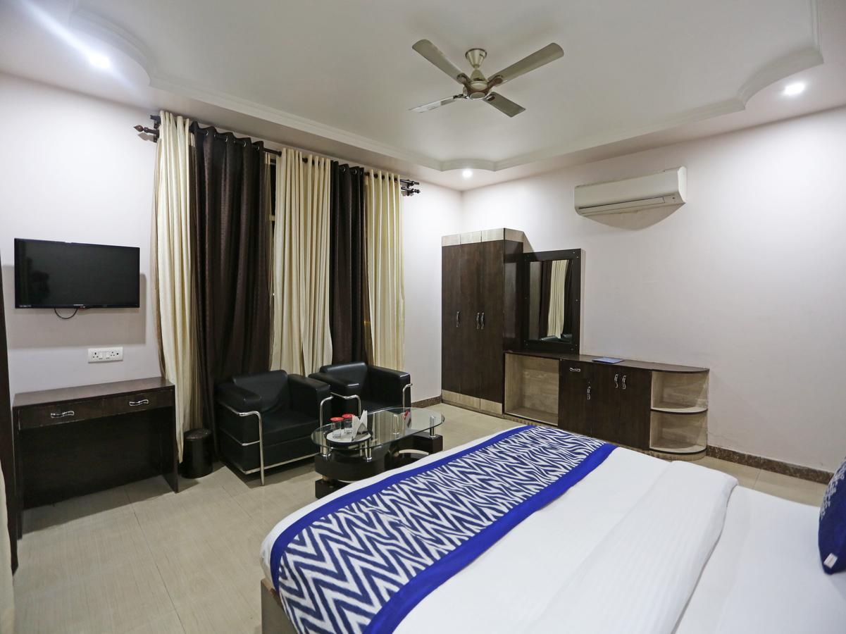 Oyo 4635 Sheetal Hotel Haldwāni Zewnętrze zdjęcie