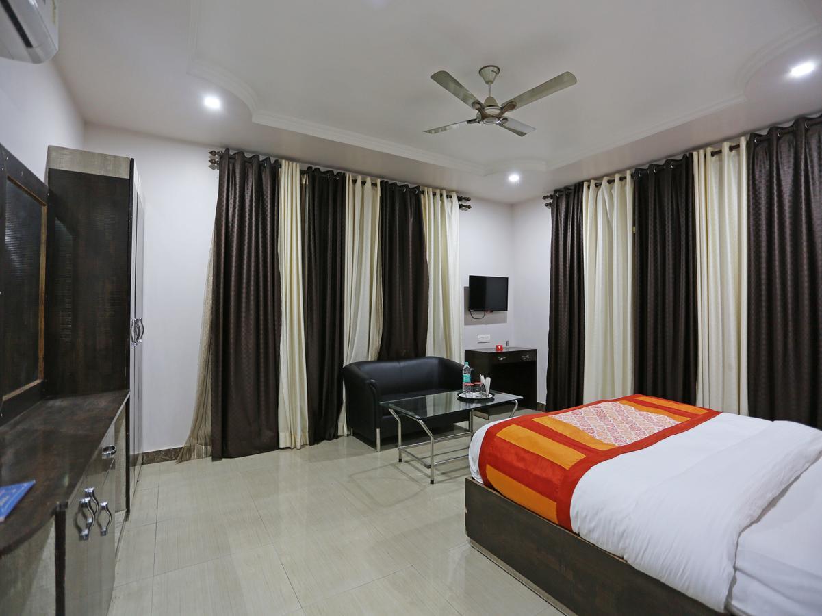 Oyo 4635 Sheetal Hotel Haldwāni Zewnętrze zdjęcie