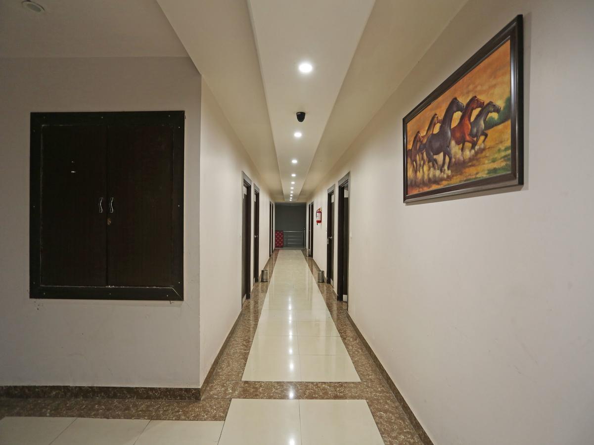 Oyo 4635 Sheetal Hotel Haldwāni Zewnętrze zdjęcie
