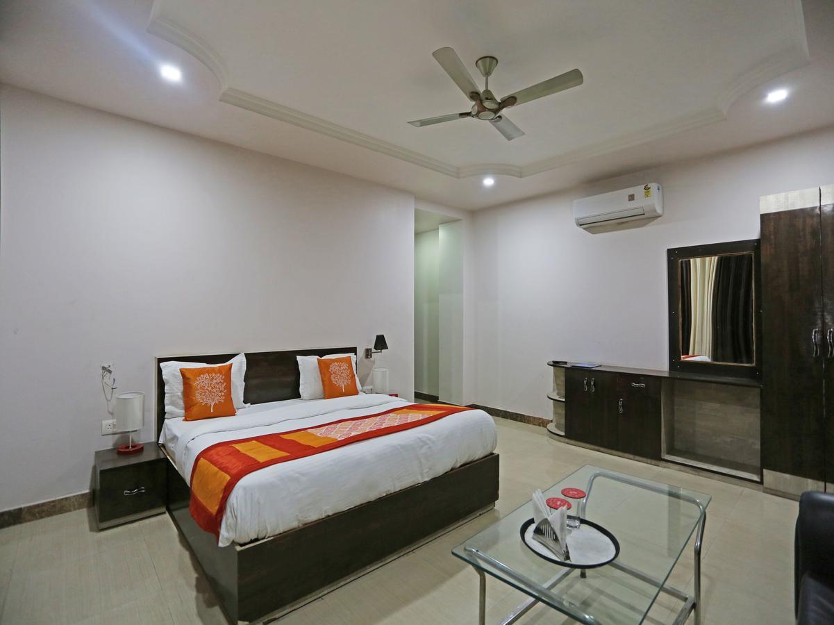 Oyo 4635 Sheetal Hotel Haldwāni Zewnętrze zdjęcie