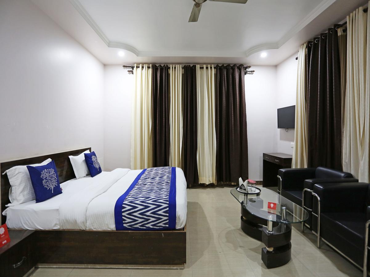 Oyo 4635 Sheetal Hotel Haldwāni Zewnętrze zdjęcie