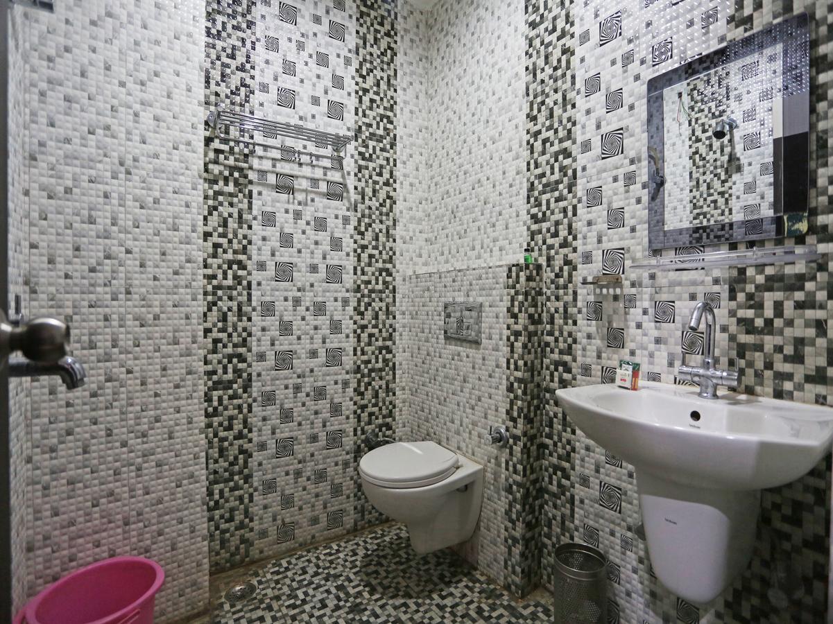 Oyo 4635 Sheetal Hotel Haldwāni Zewnętrze zdjęcie